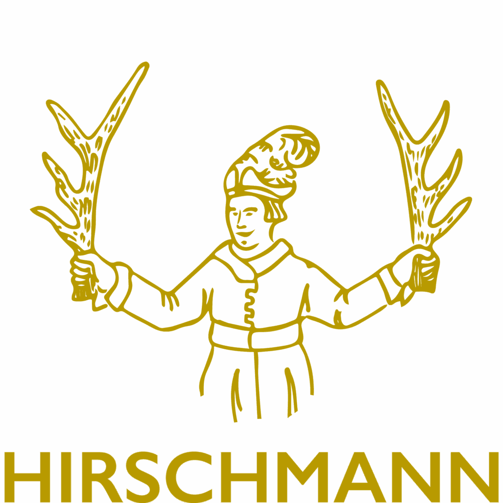 Das goldene Logo des Weinguts Hirschmann zeigt einen Mann mit jeweils einem Geweih in den Händen.